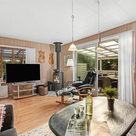 Adam - 1-6km From The Sea By Interhome